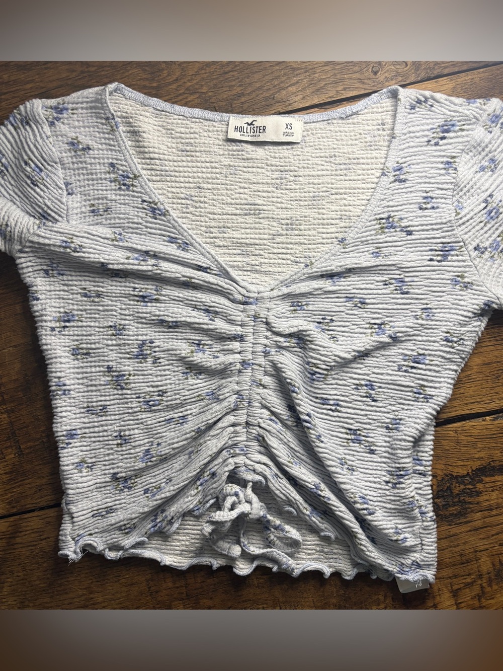 Hollister Floral Ruched Cinched Front Long Sleeve Crop Top XS